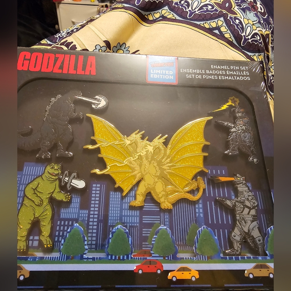 LoungeFly Toho Godzilla Kaiju 5-Piece Box Pin Set (Booth Exclusive)